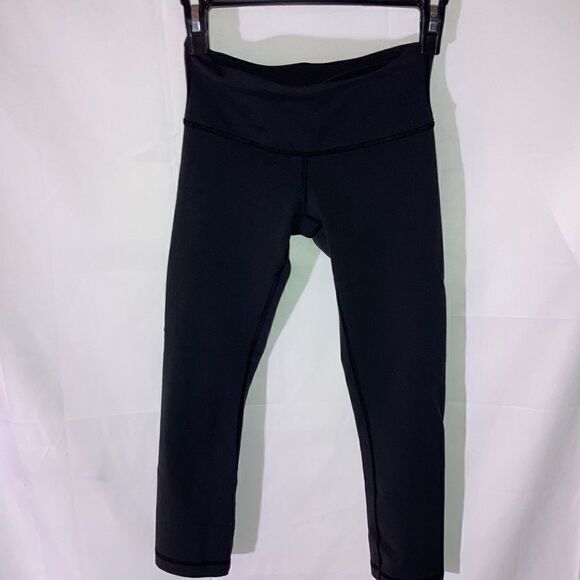 Lululemon Leggings Woman’s Size 2 Cropped Black Stretch - Picture 3 of 7